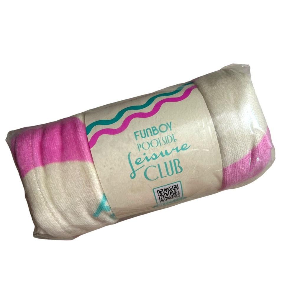 FUNBOY NWT Poolside Leisure Club Pink Plush Beach Towel Oversized 68” x 30” NWT